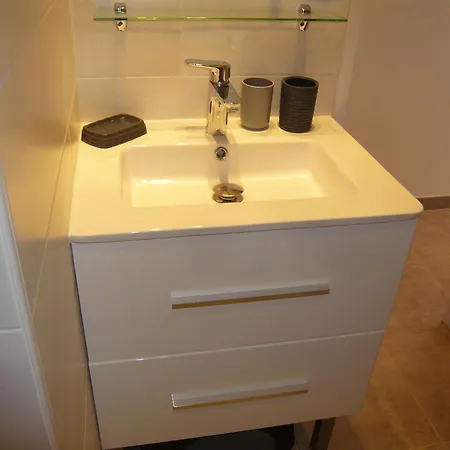 Bel 2 Pieces Avec Climatisation A Port Camargue, Pour 4 Personnes - Fr-1-731-129 Le Grau-du-Roi